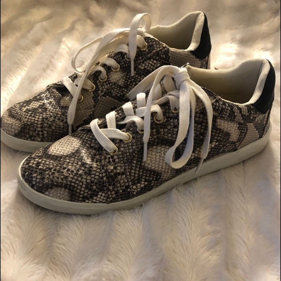 Boutique snakeskin sneakers - Picture 1 of 4